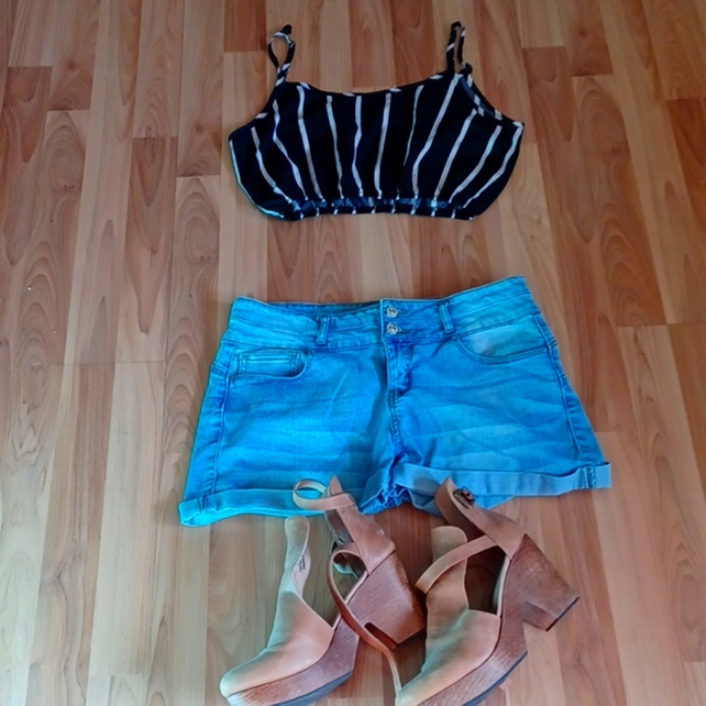 Black and white crop top